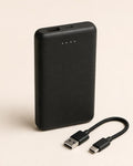 ArticLux Powerbank in Schwarz mit USB-A- und USB-C-Anschluss und kurzem Kabel